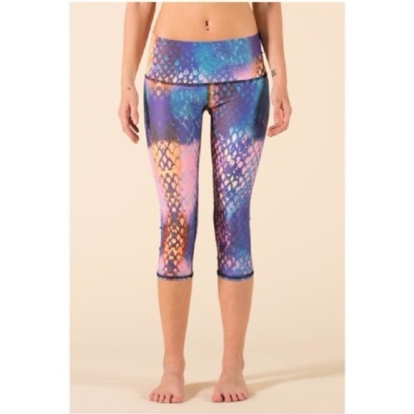 Teeki Sea Fairy Goddess Capri Legging Size Small - Picture 2 of 6